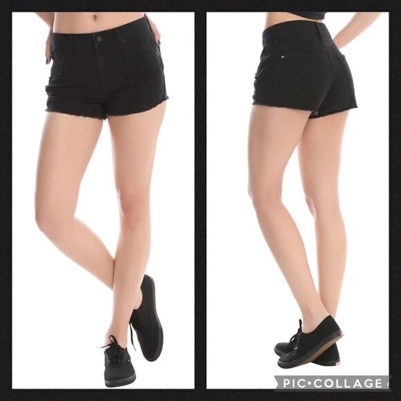🔹NWOT Black Ripped Jean Shorts Junior’s Size 5 - Picture 1 of 8